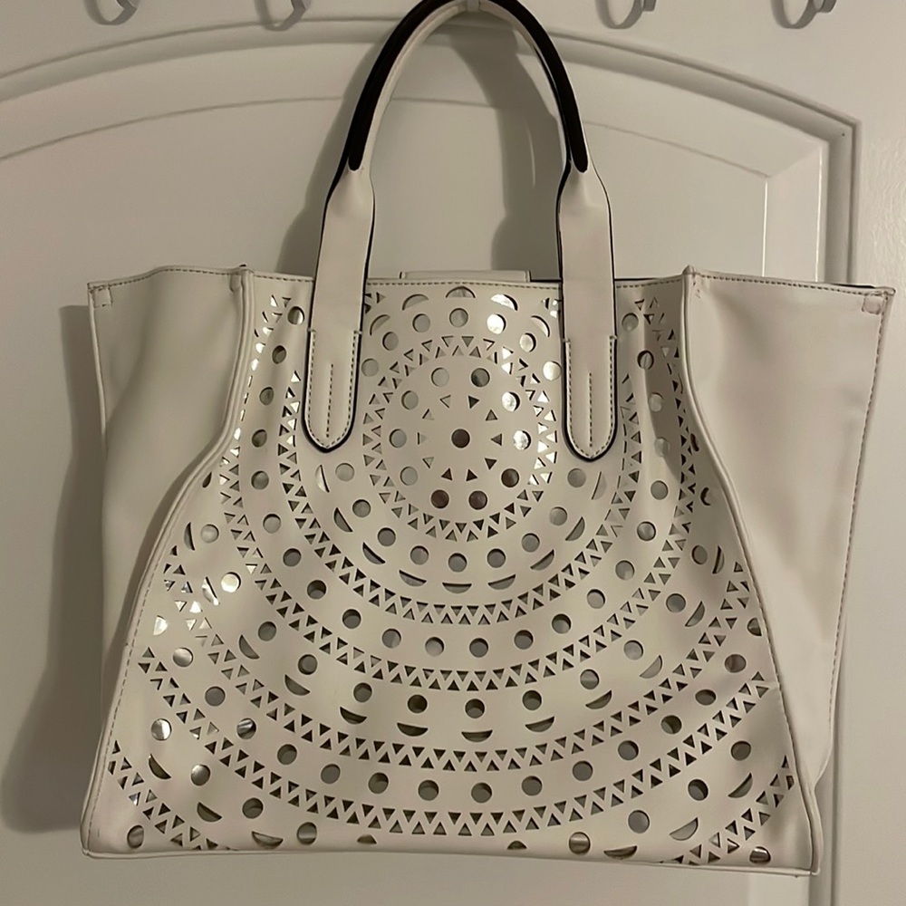 Max edition, white purse